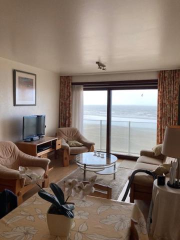 Seagull, Ruim En Volledig Vernieuwd Appartement Met Zeezicht In Westende Middelkerke Luaran gambar