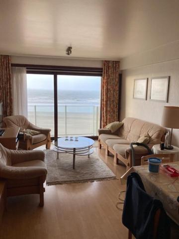 Seagull, Ruim En Volledig Vernieuwd Appartement Met Zeezicht In Westende Middelkerke Luaran gambar