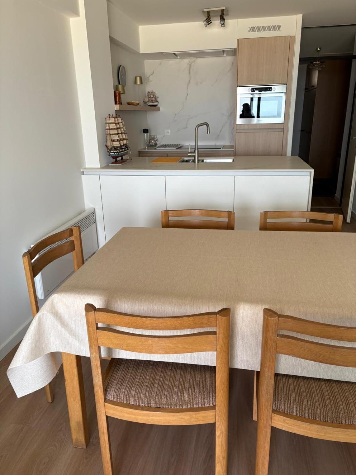 Seagull, Ruim En Volledig Vernieuwd Appartement Met Zeezicht In Westende Middelkerke Luaran gambar