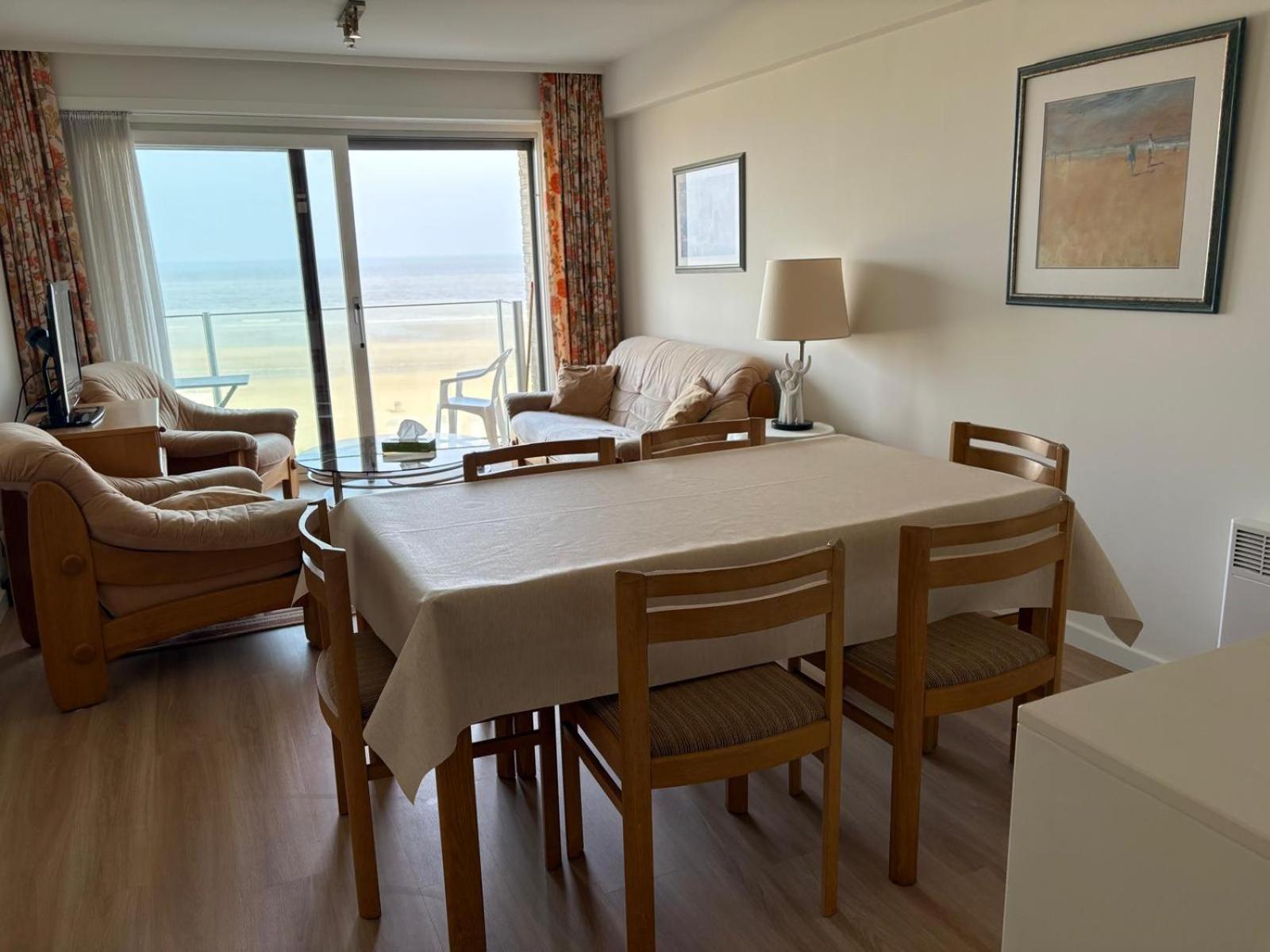 Seagull, Ruim En Volledig Vernieuwd Appartement Met Zeezicht In Westende Middelkerke Luaran gambar